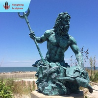 Statue de Poseidon, dieu grec, grand format, style classique, en bronze, laiton et cuivre, pour aménagement paysager public en bord de mer, à vendre.