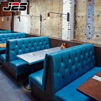Ensemble de meubles de restaurant J2S Sièges de stand en tissu avec tables et chaises carrées en bois pour projets de café et de restaurant