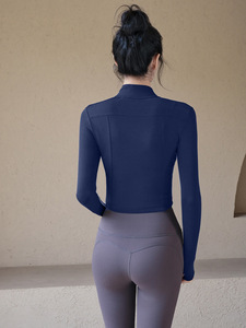 Conjunto de yoga de corte ajustado avanzado al por mayor con cuello alto, pantalones ajustados de cintura alta y chaqueta deportiva de manga larga para mujer - Product Image 5