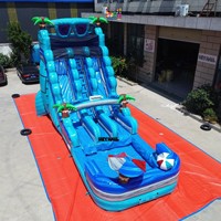Structure gonflable commerciale double toboggan aquatique et château sauteur pour locations événementielles, avec conception robuste