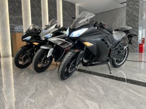 Meilleure moto électrique avec moteur à moyeu super puissant et batterie au lithium 70V 120Ah - Product Image 5