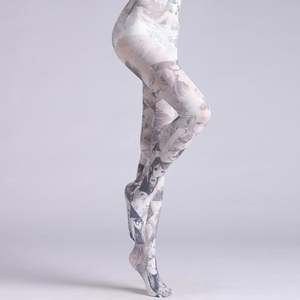 Calze <span class=keywords><strong>a</strong></span> rete con stampa anime in bianco <span class=keywords><strong>e</strong></span> nero - Product Image 2