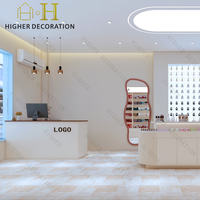 Meubles de présentation pour salon de beauté en bois, éclairage LED minimaliste, vitrine pour produits de soin de la peau