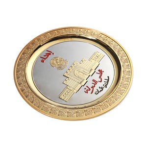 चीन फ़ैक्टरी कस्टम 3डी लोगो मेटल सऊदी यूएई सजावट पुरस्कार ट्रॉफी प्लेट्स कस्टम स्मारिका स्मारक प्लेट - Product Image 2
