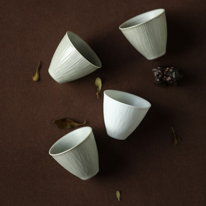 Taza de Té Kung Fu de Cerámica con Esmalte de Color y Tallado en Madera y Fresno, Estilo Tang Chino Retro - Product Image 4