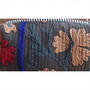 Bolsa de Viaje de Algodón Hecha a Mano con Patrón Bordado Estilo Bohemio Suzani en Tonos Tierra, con Forro Impermeable, Unisex - Product Image 1