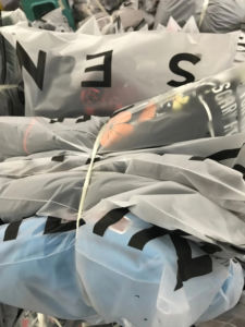 Fabrika Temizliği 2024 Avrupa ve Amerikan Seksi Elbise Modaya Uygun Kadınlar İçin Parçalı Çiçek Desenli Etek İkinci El Kıyafetler - Product Image 4