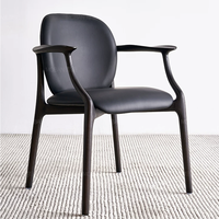 Chaise de salle à manger en bois massif, rétro, élégante, légère et luxueuse, pour usage domestique, durable, simple, design.