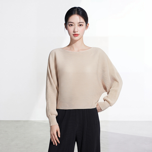 เสื้อยืดโอเวอร์ไซส์ทรงหลวม แขนยาว คอโอ สำหรับผู้หญิง ยี่ห้อมิยาเกะ ผ้าทอสีพื้น ระบายอากาศได้ดี ผลิตจากโพลีเอสเตอร์ที่เป็นมิตรกับสิ่งแวดล้อม - Product Image 6