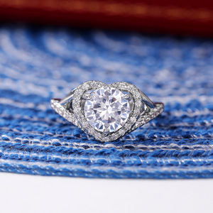 Elegante Anello a Forma di Cuore con Design a V, Accessorio Romantico per Donne, per Feste e Uso Quotidiano - Product Image 2