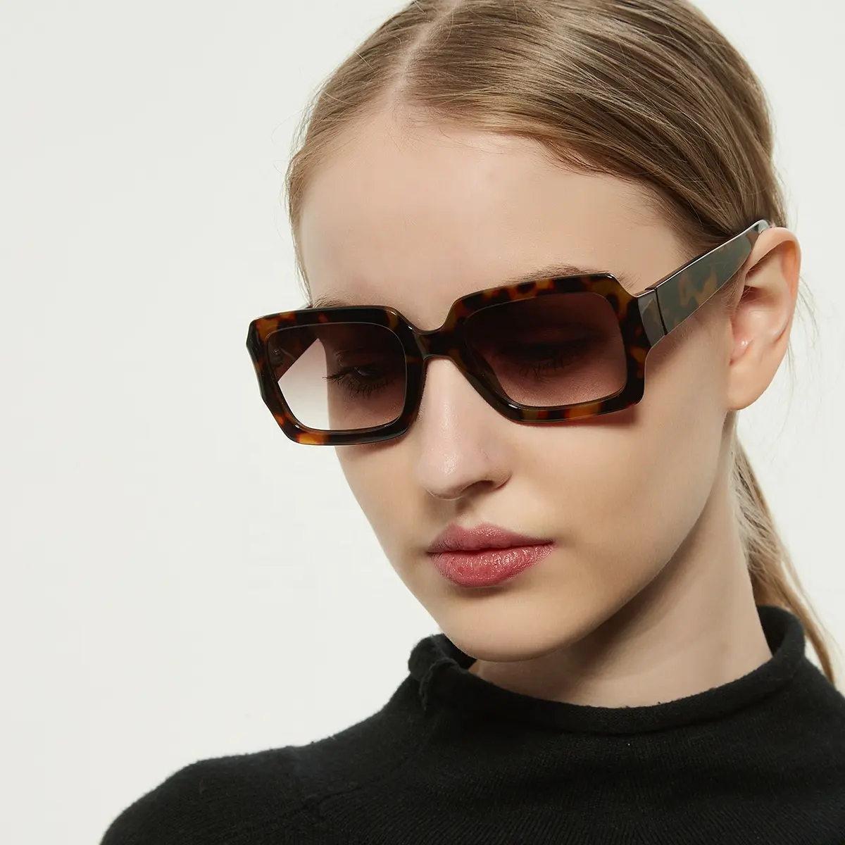 2022 جديد تصميم النساء نظارات الصين مصنع رخيصة الثمن لون واضح نظارات الموضة