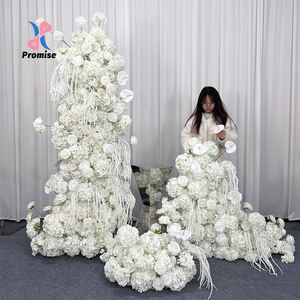 Support floral en soie réaliste et rêveur, style cascade, avec des franges en cascade pour une cérémonie de mariage féerique dans un jardin - Product Image 1