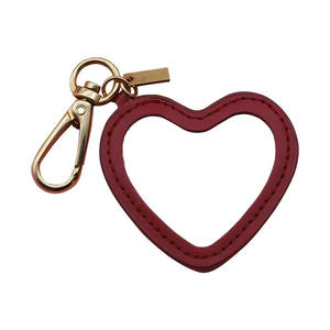 Espejo de Maquillaje Portátil Compacto de Cuero PU con Forma de Corazón Rojo, con Logotipo Personalizado y Descuento, con Llavero - Product Image 2