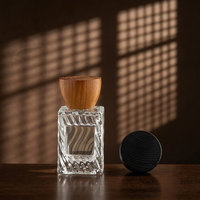 Bouteilles de parfum en verre vides personnalisées Mingsheng de 50 ml, forme cube, avec bouchon en bois, design moderne et luxueux, rechargeables, pour huiles parfumées