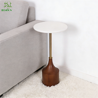 Table basse d'angle moderne de luxe avec base en bois et plateau en marbre rond de style nordique pour le salon