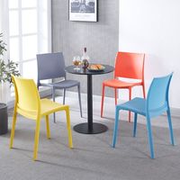 Chaises de salle à manger empilables en plastique PP coloré pour café en plein air, restaurant, usage domestique, commande en gros avec remise