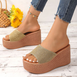 Nouvelles sandales compensées épaisses pour femmes, style européen et américain, grandes tailles, couleur unie, tongs d'été pour la plage - Product Image 5