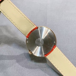 Nouvelle montre en diamant arc-en-ciel avec bracelet rouge et design élégant - Product Image 3