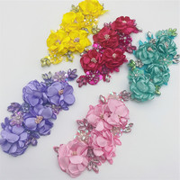 Patchs brodés de fleurs 3D personnalisés faits à la main Décor à coudre en PVC avec appliques en dentelle rose et strass pour toile tissu