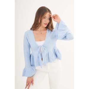 Cárdigan Azul Celeste para Mujer al por Mayor con Detalle de Volantes y Lazo Frontal - Product Image 2