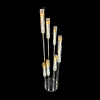 Candélabre de table multi-bras en acrylique transparent avec base circulaire en cristal et porte-bougies en acrylique