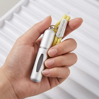 Atomiseur de parfum rechargeable mains libres 5 ml avec pompe inférieure, flacon de voyage portable en aluminium avec cordon et collier en plastique transparent