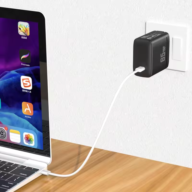 Best-selling 65W Smart Charger for Mobile Phones, Laptops and Computers with US, European and British Standard Plugs