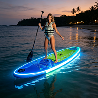 Planche de paddle gonflable lumineuse à LED pour les loisirs nocturnes en bord de mer et les aventures aquatiques