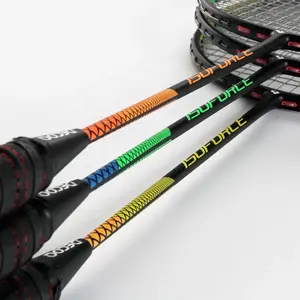 Raquete de badminton leve para adultos em fibra de carbono, raquete de badminton leve para esportes ao ar livre/indoor, preço agradável de fábrica por atacado