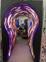 Écran LED flexible d'intérieur de forme spéciale, écran LED incurvé irrégulier multi-faces personnalisé pour musée scientifique