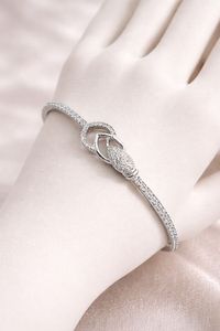 กำไลข้อมือเพชรคิวบิกเซอร์โคเนียสไตล์อเมริกันคลาสสิก ชุบเงิน ของขวัญเครื่องประดับงานแต่งงานสำหรับผู้หญิง ดีไซน์ระยิบระยับสวยงาม - Product Image 5