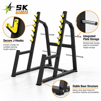 Rack de musculation SK réglable multi-crochets avec supports de rangement pour haltères, idéal pour les salles de sport commerciales et la musculation.