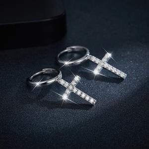 Pendientes de Plata de Ley con Moissanita Redonda para Mujer, Joyería Blanca Elegante con Engaste de Garra y Forma de Bola - Product Image 2