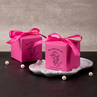 Boîte et sac à dragées de luxe rouge rosé haut de gamme pour mariage avec gaufrage en papier d'art, design recyclable et ruban