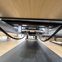 Appareil de Pilates Reformer pour la remise en forme à domicile, design semi-élevé, cadre en alliage d'aluminium, pour le renforcement du tronc, garantie 10 ans