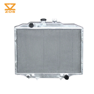 Radiador de coche personalizado para Mitsubishi Delica L300 L400 SF SH SJ Salida inferior recta 1986-2000 - Product Image 1