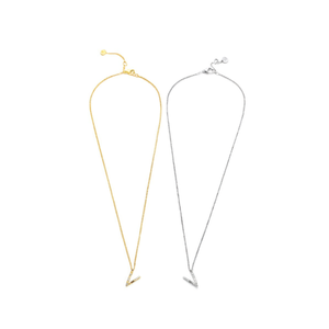 Collana con Ciondolo a Forma di Lettera V con Diamante Angelina, Catena Minimalista in Acciaio Inossidabile, Unisex per Uso Quotidiano - Product Image 1