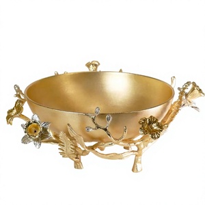 Bol décoratif vintage en métal doré avec poignées en forme de branche florale, centre de table pour mariage, bols de service pour collations - Product Image 1