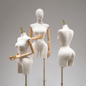 Maniquí de Medio Cuerpo Femenino de Tela de Lino <span class=keywords><strong>con</strong></span> <span class=keywords><strong>Brazos</strong></span> <span class=keywords><strong>Articulados</strong></span> de Madera y Base Dorada para Exhibición en Tiendas de Ropa - Product Image 1