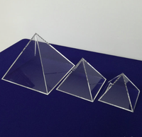 Acryl pyramide display