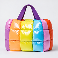 Sac à main gonflé jeune à la mode nouveau sac à bandoulière en nylon de conception de style sac fourre-tout coloré à la mode