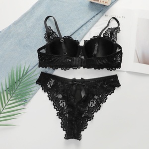 Ensemble <span class=keywords><strong>de</strong></span> lingerie sexy en dentelle noire confortable <span class=keywords><strong>de</strong></span> qualité supérieure avec soutien-gorge push-up et culotte à boucle arrière - Product Image 2