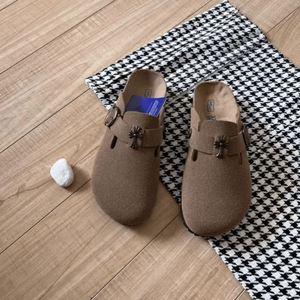 รองเท้าส้นเตี้ยแบบสวมสำหรับผู้หญิง รุ่น Birkenstocks Bostons พื้นไม้ก๊อก หนังแท้ หนังกลับ ติดกระดุม  ขายส่งแบบดรอปชิปปิ้ง - Product Image 3