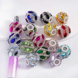 ลูกปัดลูไซต์ประดับด้วยคริสตัลทรงกลมและไข่มุกครึ่งเปลือกในสีผสม  พร้อมสายไข่มุกสีขาวใสสำหรับตกแต่งปากกา - Product Image 1