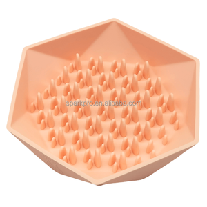 Cuenco para perro de silicona hexagonal personalizado con succión, alimentador lento sin derrames, patrón sólido único - Product Image 4