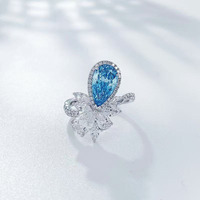 Bague pour femme en or blanc 18 carats avec diamant de laboratoire bleu taille poire, design estival frais et transparent, effet rêve océanique