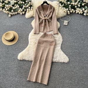 Conjunto de Dos Piezas para Mujer, Elegante, Otoño Invierno, Top de Punto <span class=keywords><strong>con</strong></span> Estampado Geométrico y Cintura Ajustable <span class=keywords><strong>con</strong></span> <span class=keywords><strong>Falda</strong></span> a Juego - Product Image 1