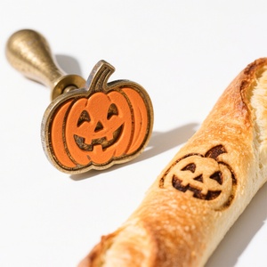 Moule à estamper en fer et laiton pour gâteaux et biscuits, motif personnalisé Halloween, pour brûler les logos de marque - Product Image 1