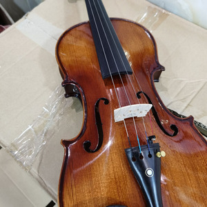 Violon chinois artisanal populaire Master Painting Yashi avec table en épicéa et fond/côtés en érable pour débutant au meilleur prix - Product Image 3