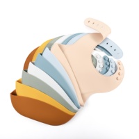 Bavoirs d'alimentation en silicone OEM pour bébé Tablier souple et imperméable Smock Vaisselle pour bébé Bavoirs de couleur de forme personnalisée pour bébé de 6 à 48 mois